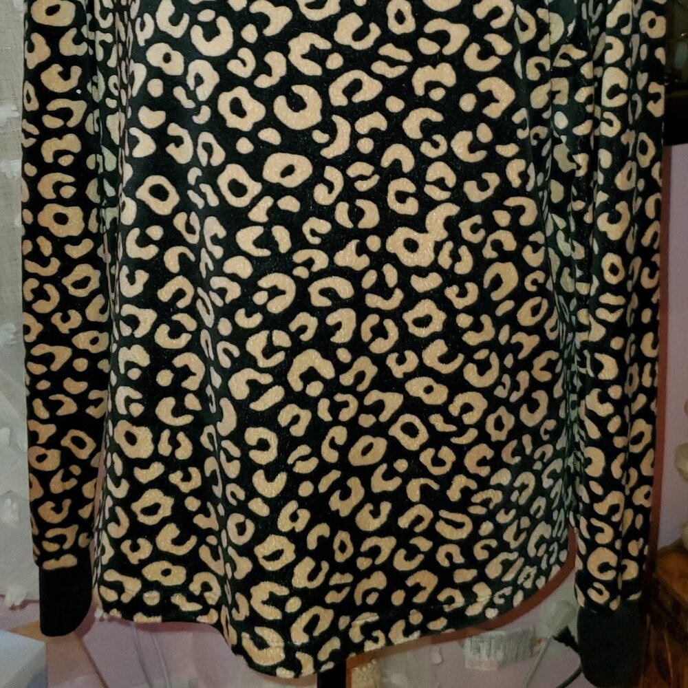 Kate Spade Black and Tan Velour Animal Print Leopard Cheetah Pajama Top Large - Picture 3 of 7